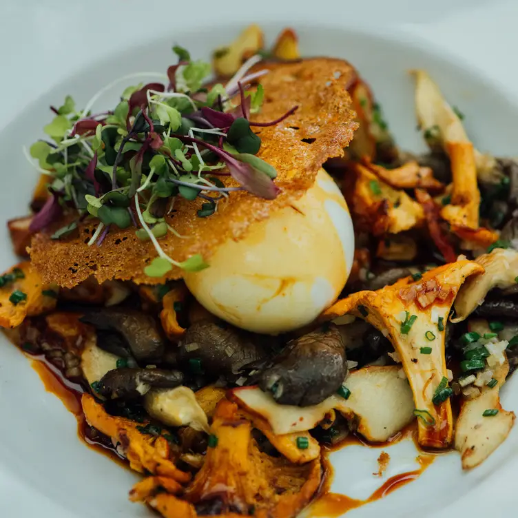 Poêlée de champignons + œuf mollet - Brasserie T! Sainte-Thérèse, Sainte-Thérèse, QC