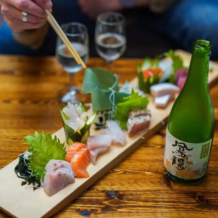 sashimi & sake  - Momiji SLU, Seattle, WA