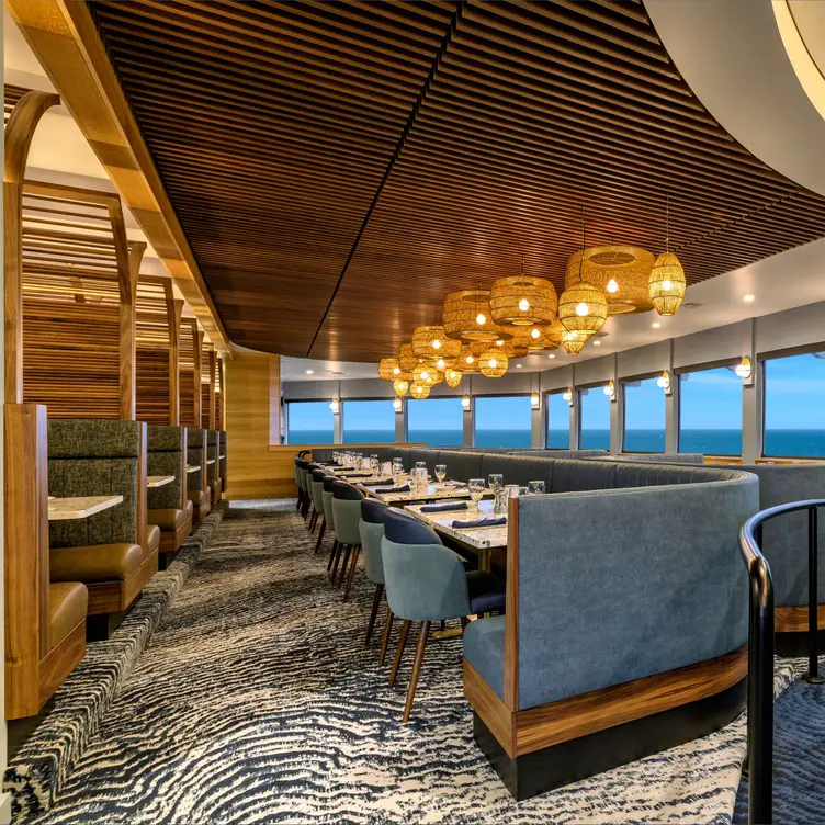 Upscale casual ocean front dining room and lounge - Georgie's OR Newport