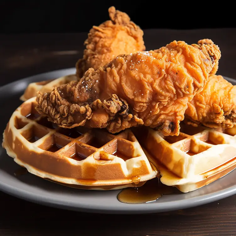 Fried Chicken and Waffles - The Frontier BBQ and Smokehouse，ONNiagara Falls