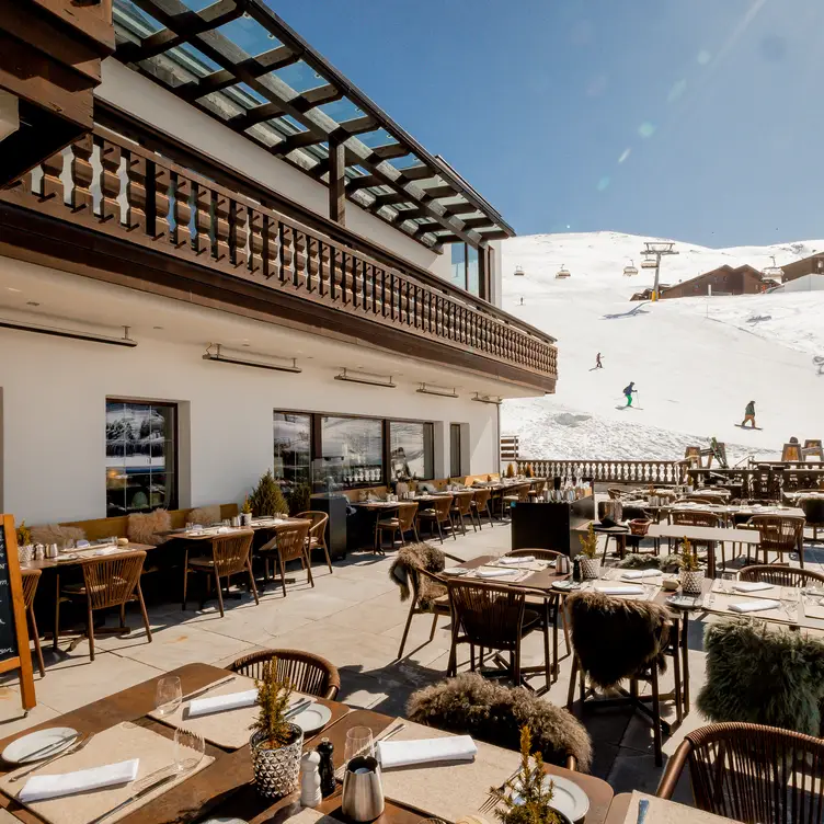 Unsere Sonnenterrasse direkt an der Piste.  - TOP Hotel Hochgurgl Tirol Gurgl