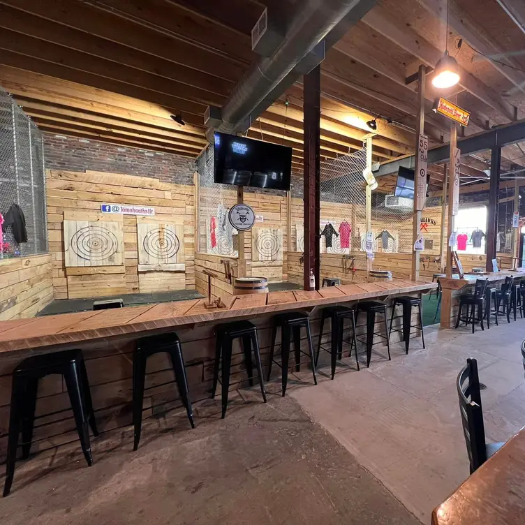 Axe Throwing, Cornhole, Bar, Billiards, Video Wall - Tomahawks, Corbin, KY