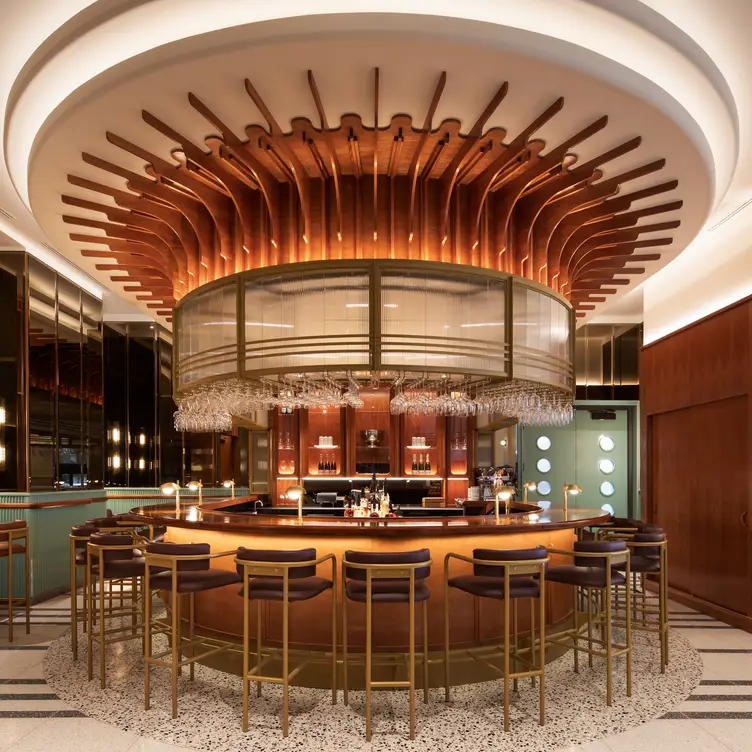 COMMODORE restaurant