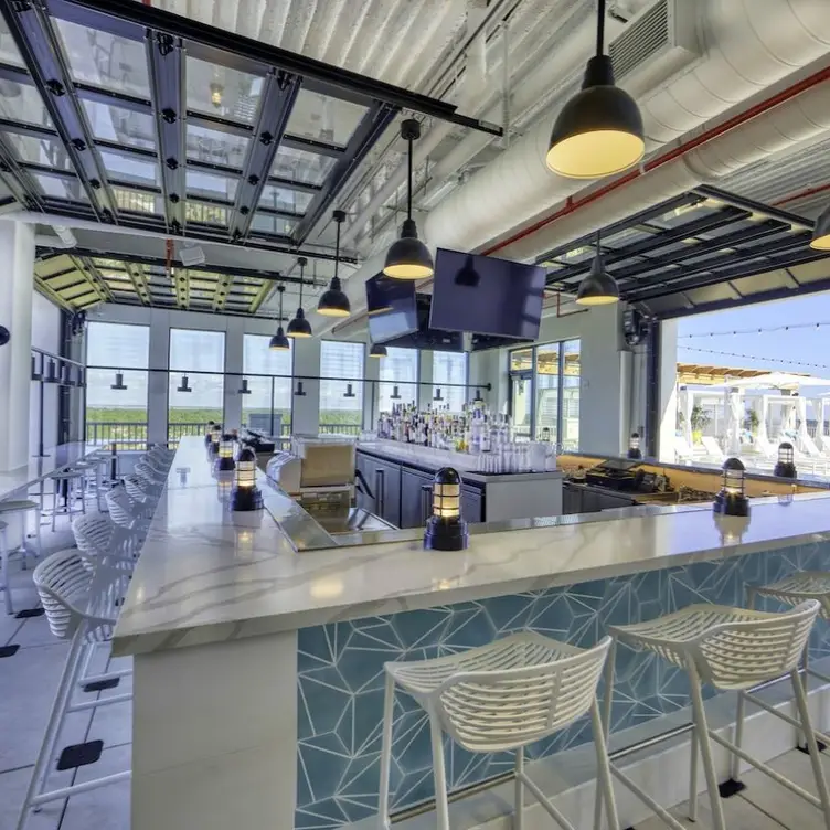 Ara Rooftop Bar & Lounge，FLMiramar Beach