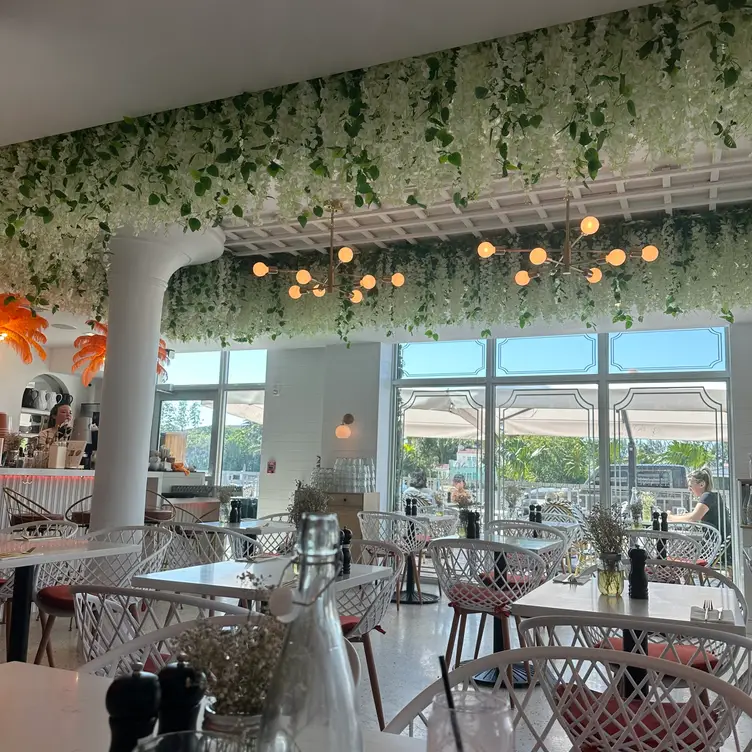 Bon Bouquet Cafe, Miami Beach, FL