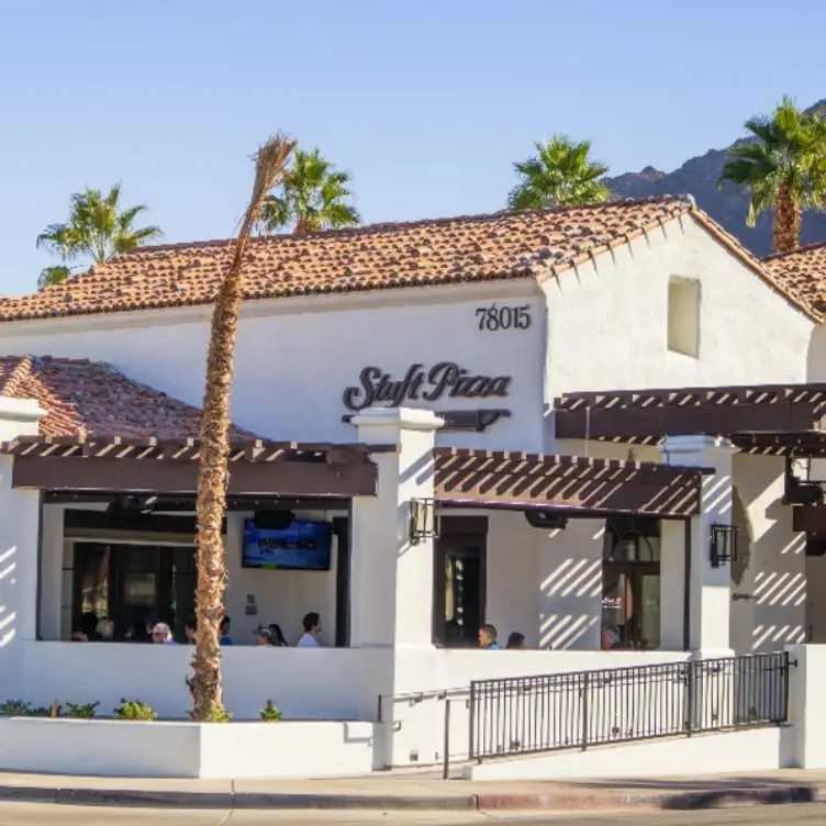 Stuft Pizza Bar & Grill - La Quinta, La Quinta, CA