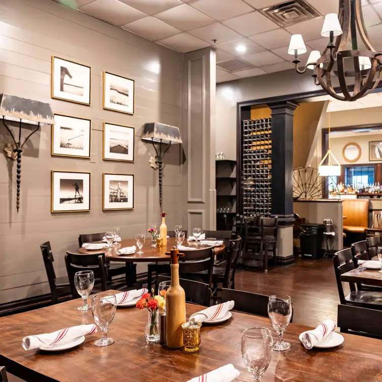 Main Dining Room - Halyards, Saint Simons, GA