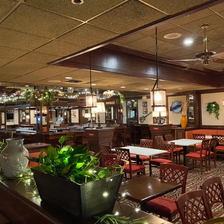 Benjamins Restaurant and Lounge，MASeekonk