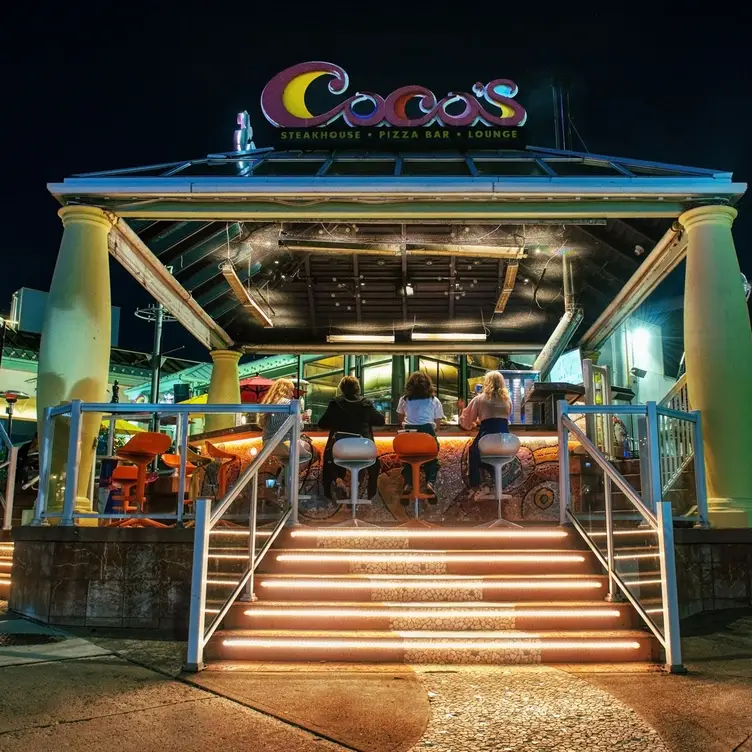 Coco's Tikki Bar - Coco's Terrace Steakhouse, Niagara Falls, ON