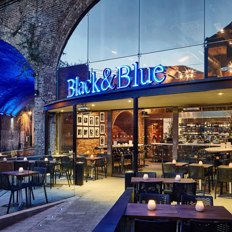 Black & Blue - Borough Market, London, 