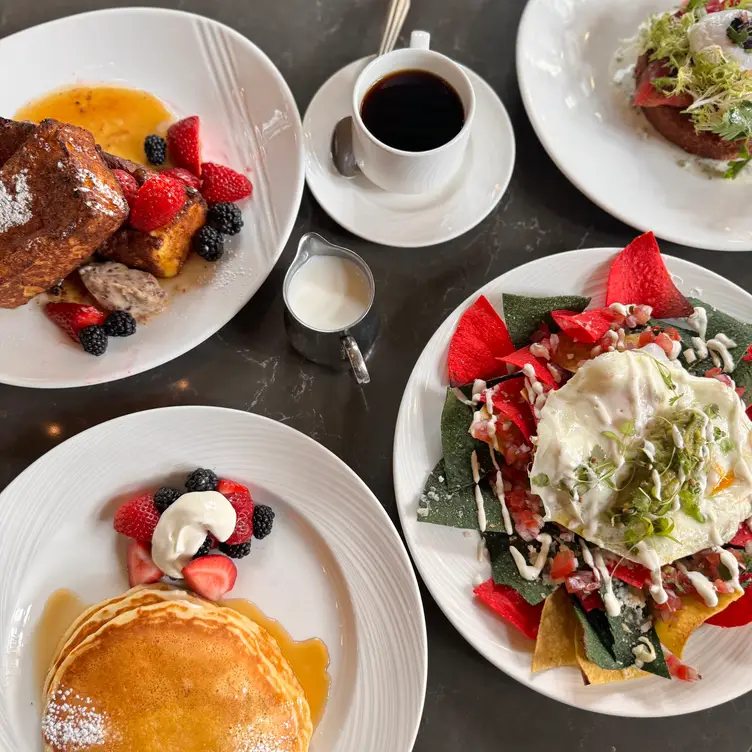 Oval Room Brasserie – Fort Garry Hotel