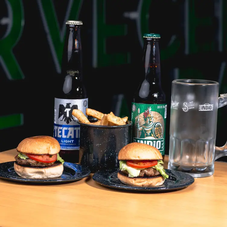 Mini Hamburguesas de Res - Cerveza Tecate - Indio - Cerveceria de la Patria - Vista Hermosa, Monterrey, NLE