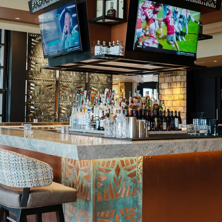 Have Fun and Relax at the Adobe Bar &amp; Grille  - Adobe Bar & Grille - Arizona Biltmore Golf Club, Phoenix, AZ