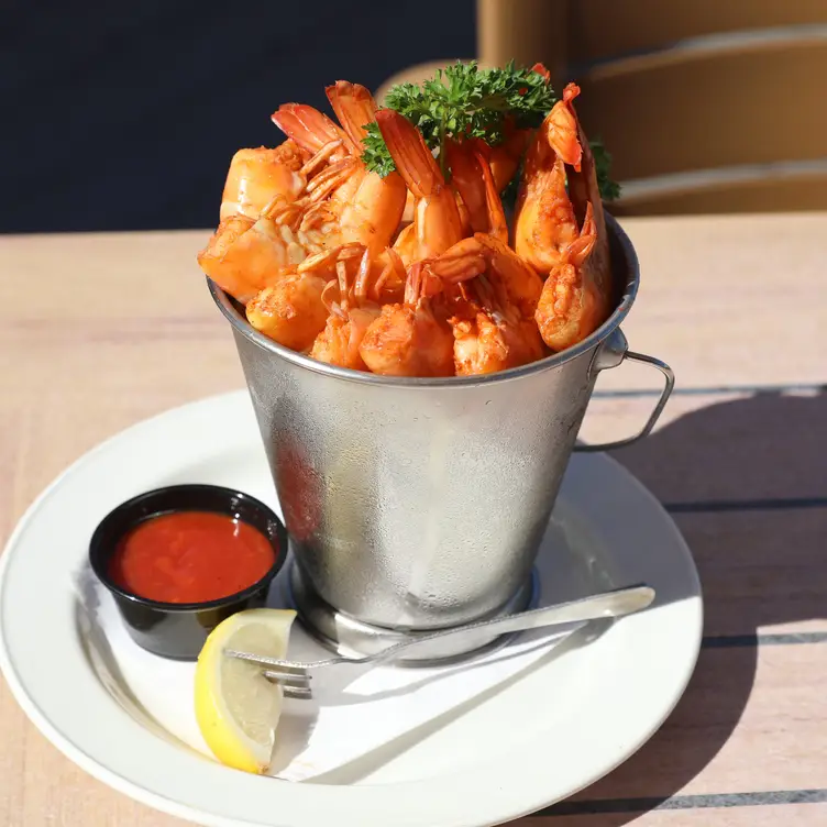 Peel & Eat Shrimp - The Flying Dutchman Restaurant & Oyster Bar，TXKemah