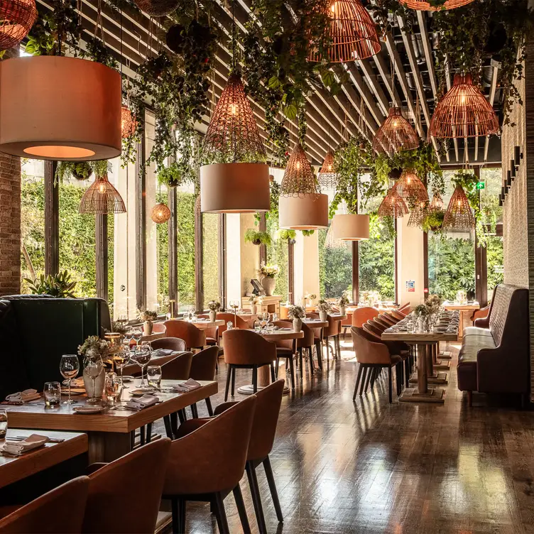 Smith's Bar & Grill Restaurant - London | OpenTable