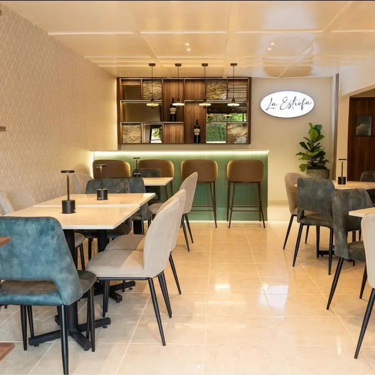 La Estrofa Rd La Estrofa - Actualizado en 2025, restaurante internacional en Santo ...