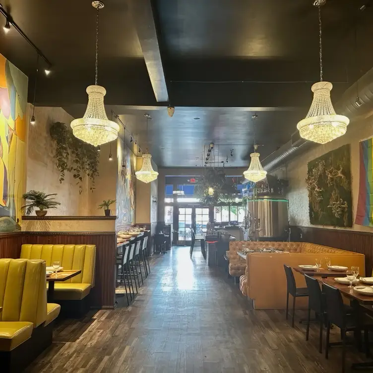 High ceiling Dining Area - Castro Indian Restaurant & Bar CA San Francisco