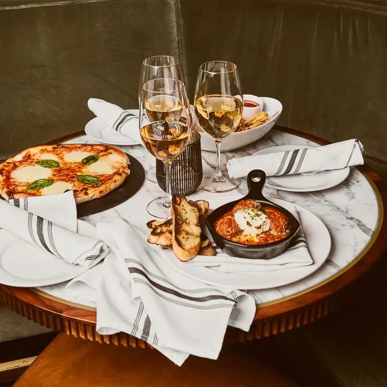 Italian American favorites like meatballs &amp; pizza! - The Fillmore，ILChicago