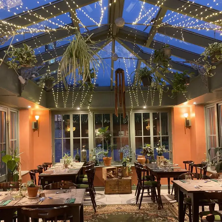 Stunning glass dining room - The Martlet Inn，SomersetWellington