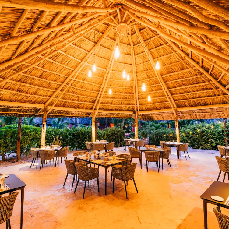 Mambo Restaurant - Matachica Resort