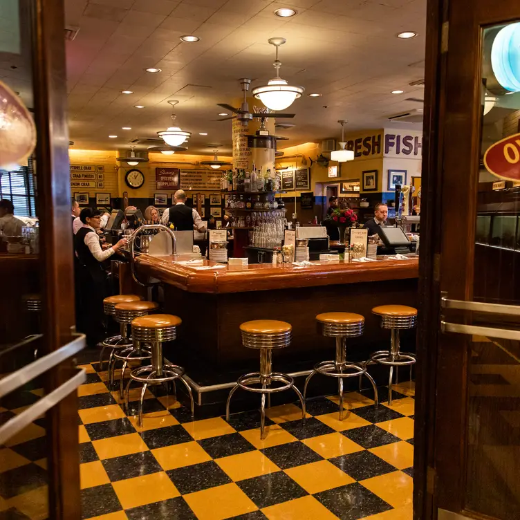 Lively Oyster Bar at Shaw's Crab House - Chicago - Shaw's Crab House & Oyster Bar - Chicago IL Chicago