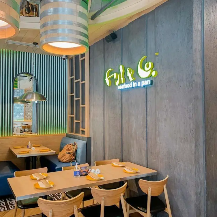 Fish & Co + Modern Shanghai UPTC, Quezon City, Metro Manila