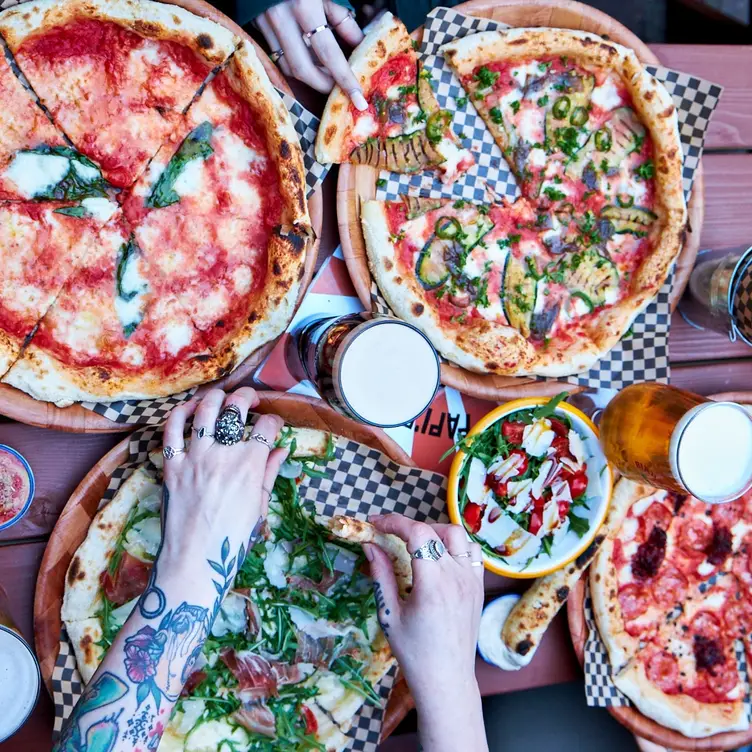 Papi's Munchies Pizza Monument, Greater London, England