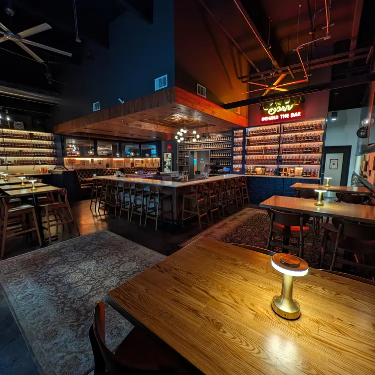 Craft Whiskey Bar and Gastropub - Standard Proof Whiskey Co - Cocktail Lounge & Kitchen TX Austin