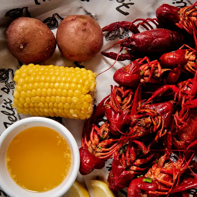 Felix's Restaurant and Oyster Bar，FLPensacola Beach