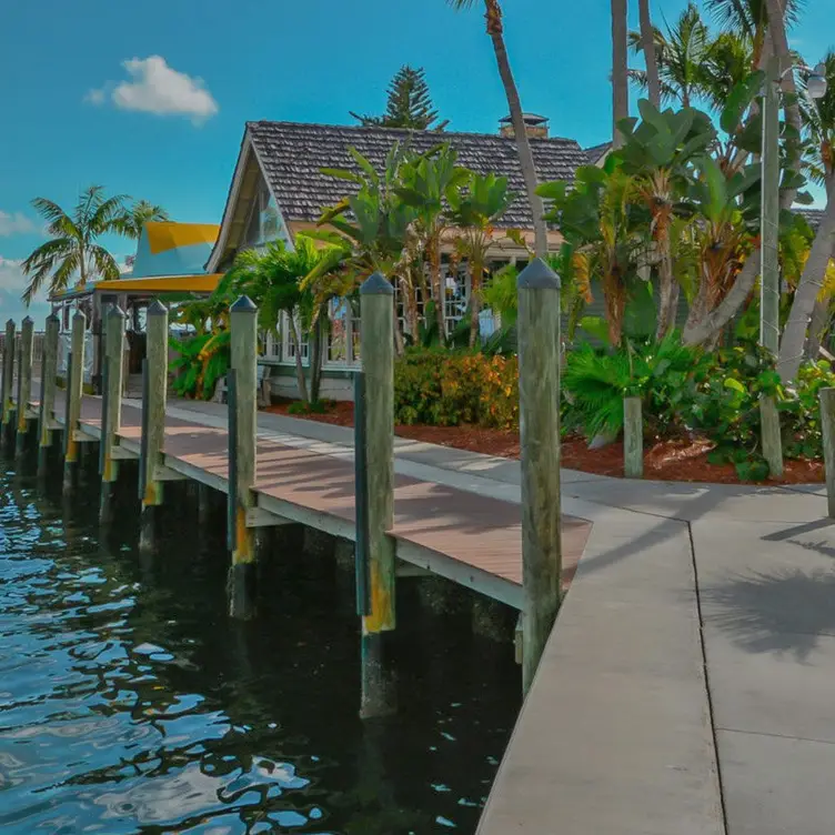 Dolphin Bar & Shrimp House, Jensen Beach, FL