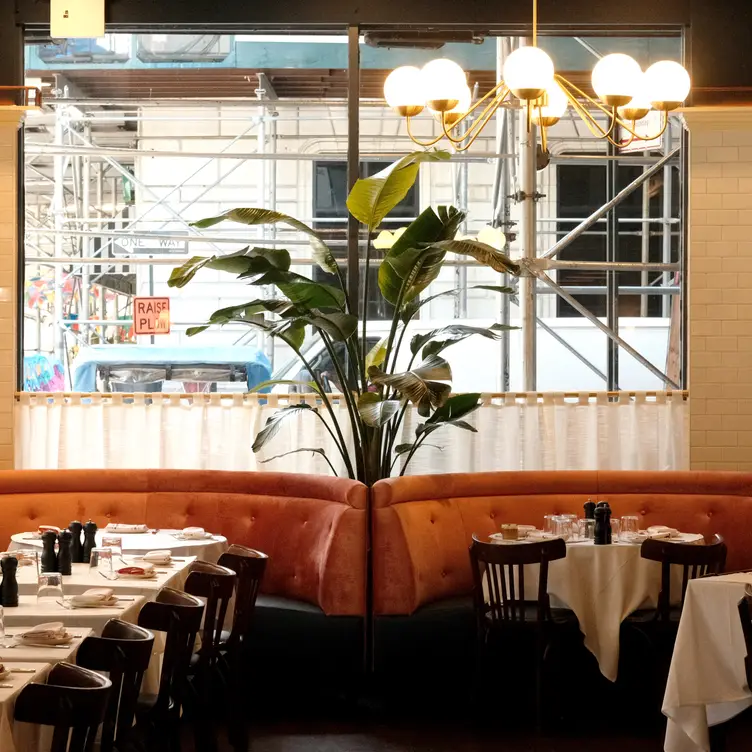 Chic interior yet cozy and comfortable. - Brasserie Cognac Central Park South，NYNew York