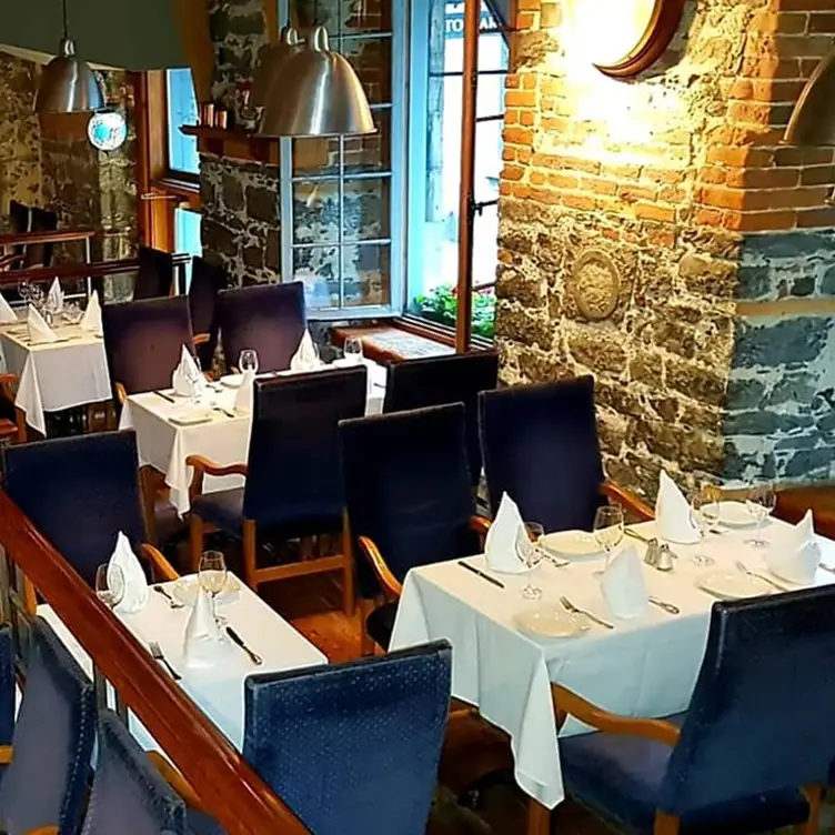 Dining area - Porto Mar QC Montréal