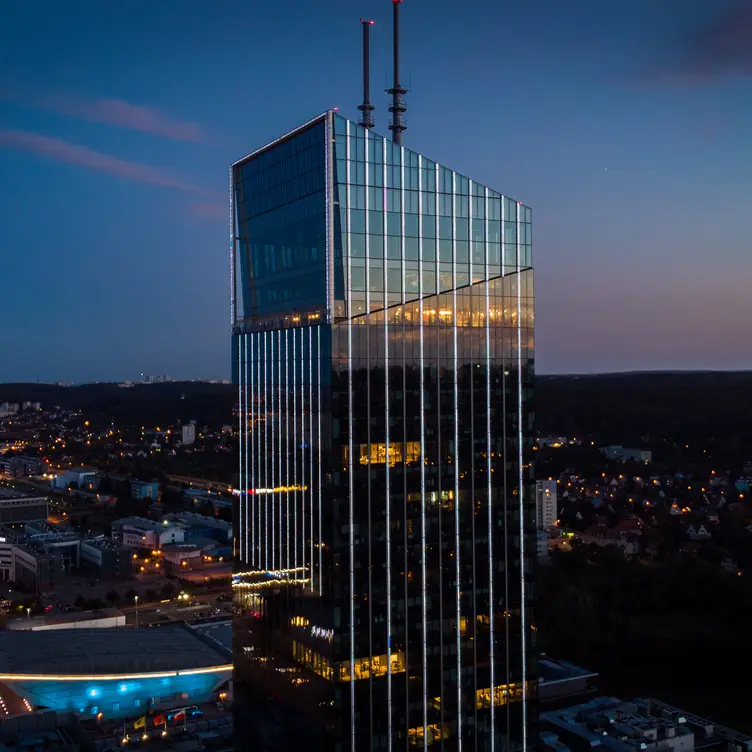 Skyscraper in the night - Olivia Star 32nd floor, Gdańsk, Wojewodztwo pomorskie