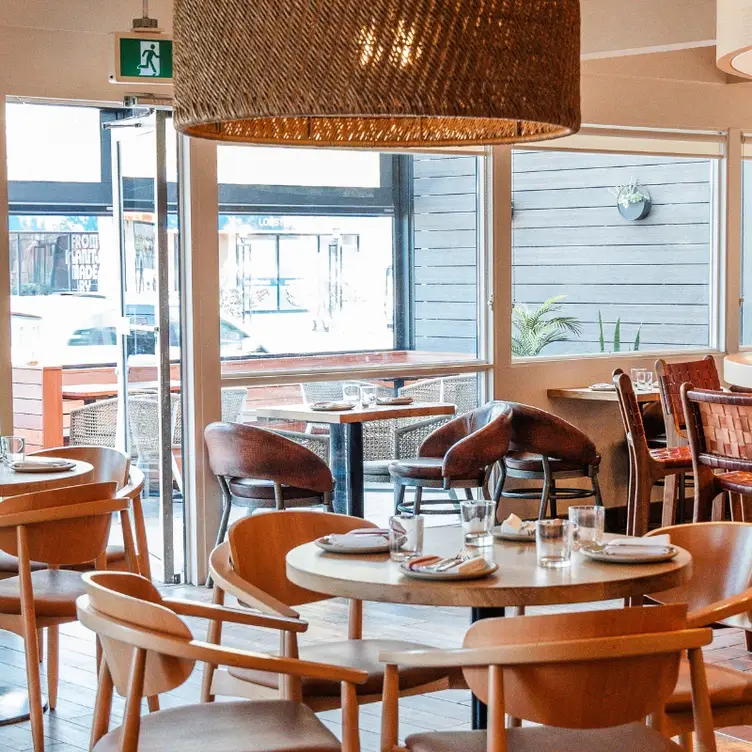 Cozy Dining for lunch or dinner - Olea，ABCalgary