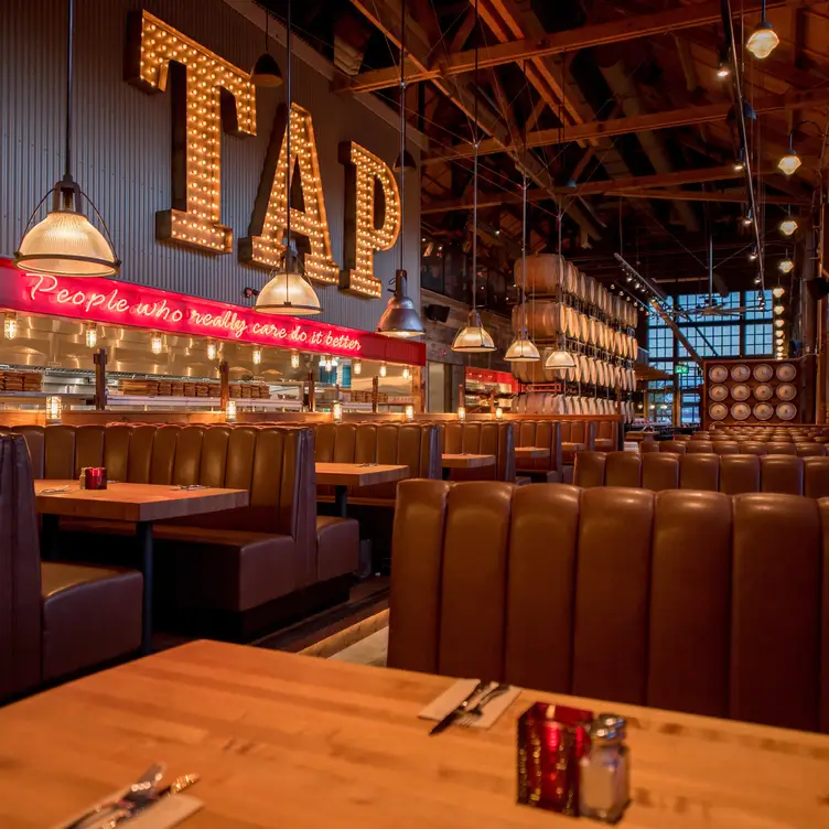 Tap & Barrel • Shipyards，BCNorth Vancouver