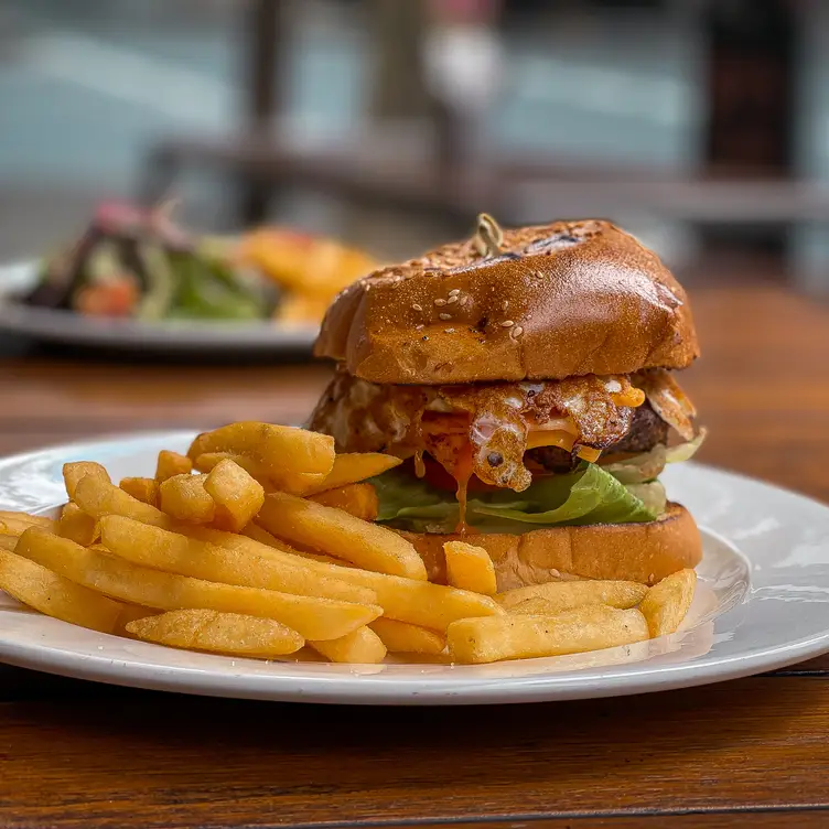 Classic Burger - The Nixon Hotel, Docklands, AU-VIC