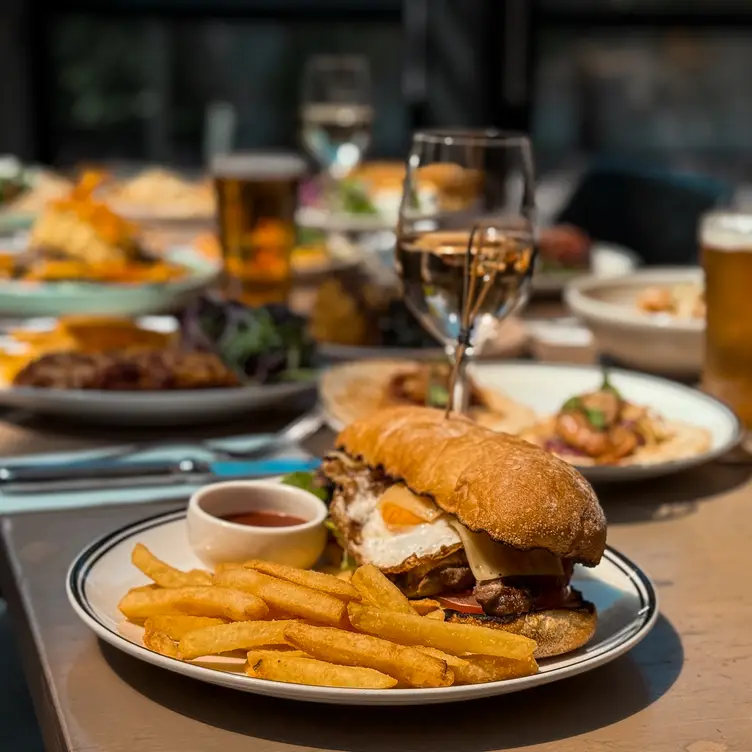 Pub Favourites in St Kilda - Grosvenor Hotel，AU-VICSt Kilda East