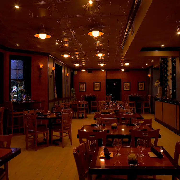 LiLLiES Main Room - LiLLiES Italian Restaurant & Bar DC Washington