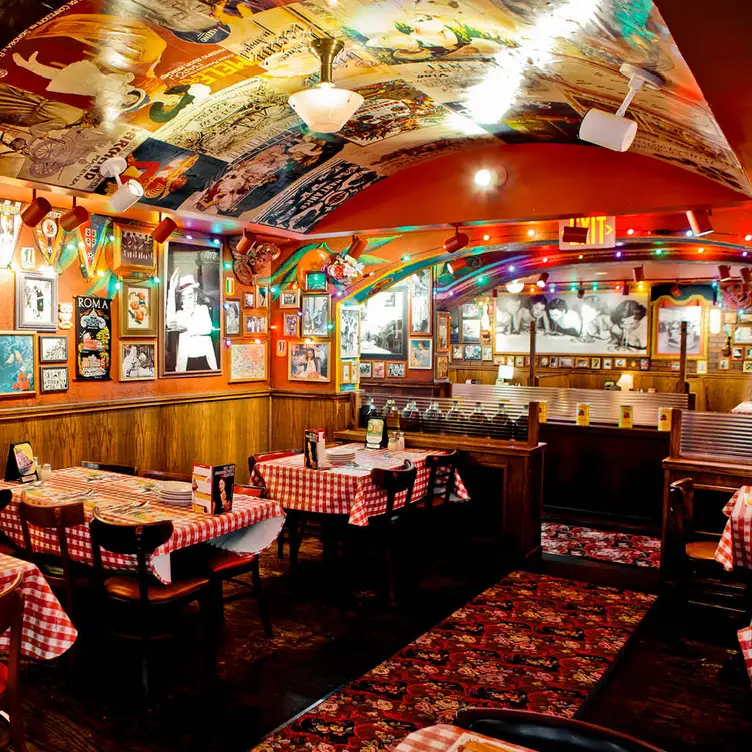 Family-style Italian Restaurant - Buca di Beppo - Carlsbad，CACarlsbad