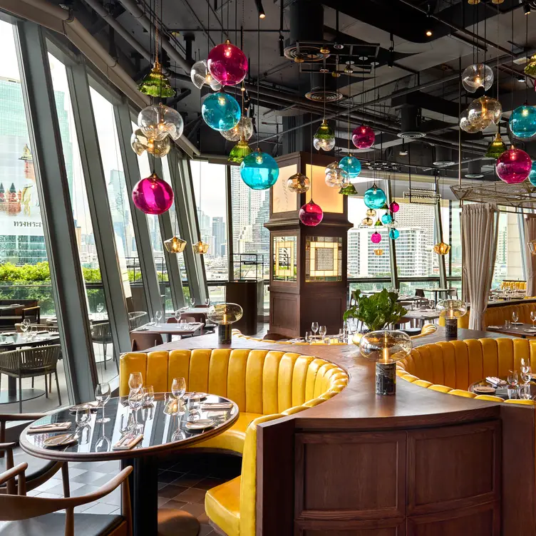 Industrial warehouse-inspired aesthetic interiors. - Gordon Ramsay Bread Street Kitchen & Bar ICONSIAM, Khet Khlong San, Krung Thep Maha Nakhon