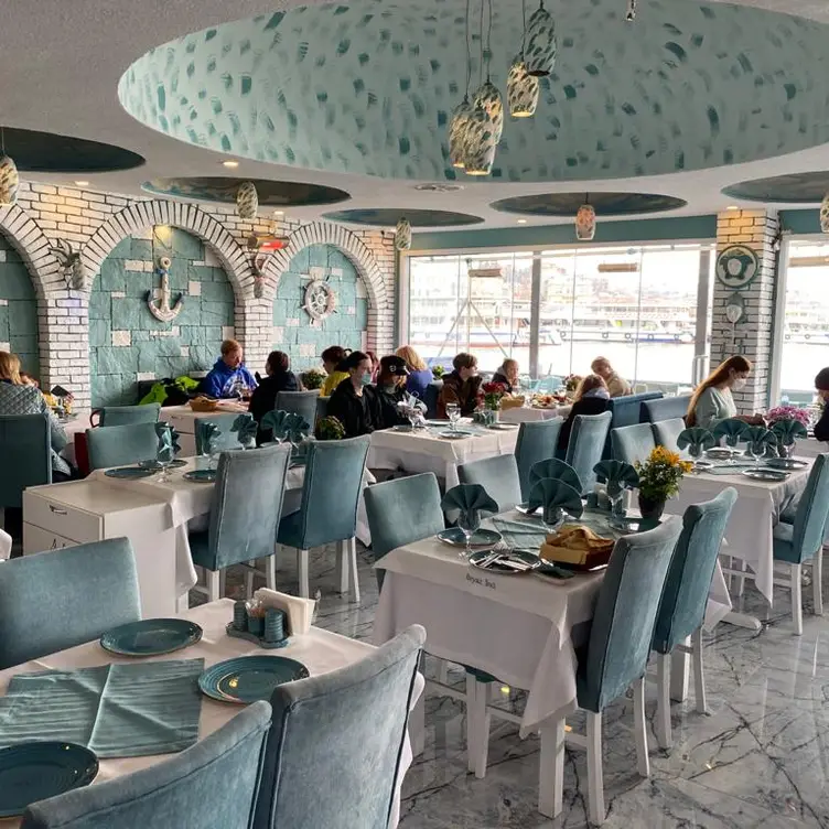 Beyaz İnci Restaurant Galata Köprüsü, Beyoğlu, Istanbul