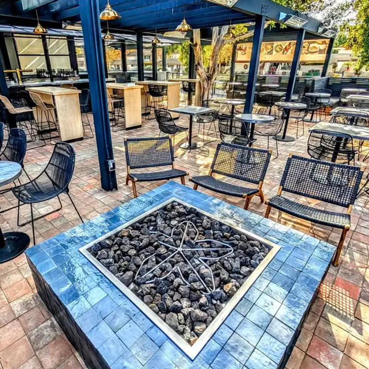 westlake patio - Zinqué - Westlake Village, Westlake Village, CA