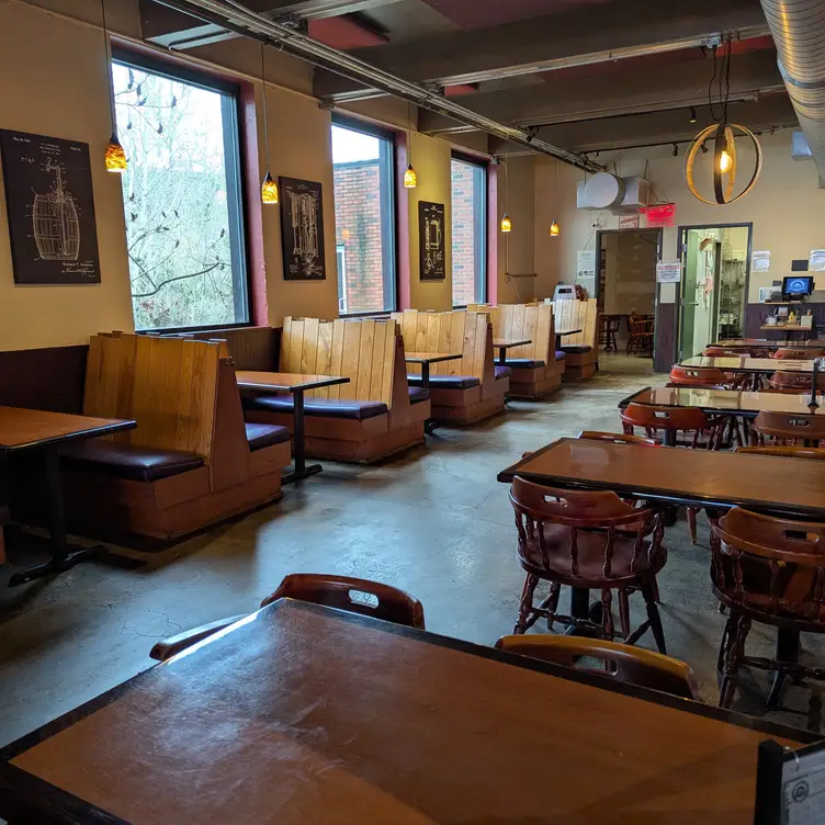 Elevated brewpub dining in a cozy &amp; casual space. - Cooper Mountain Ale Works - Tigard OR Tigard