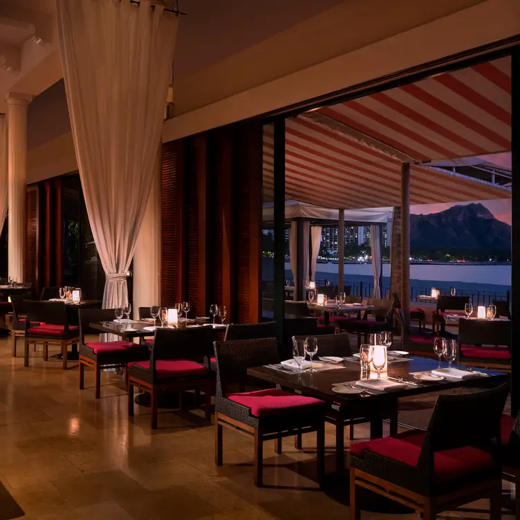 Azure Indoor Dining Room - Azure - The Royal Hawaiian，HIHonolulu