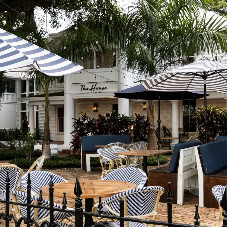 Front of The House on the River patio - The House on the River，FLFort Lauderdale