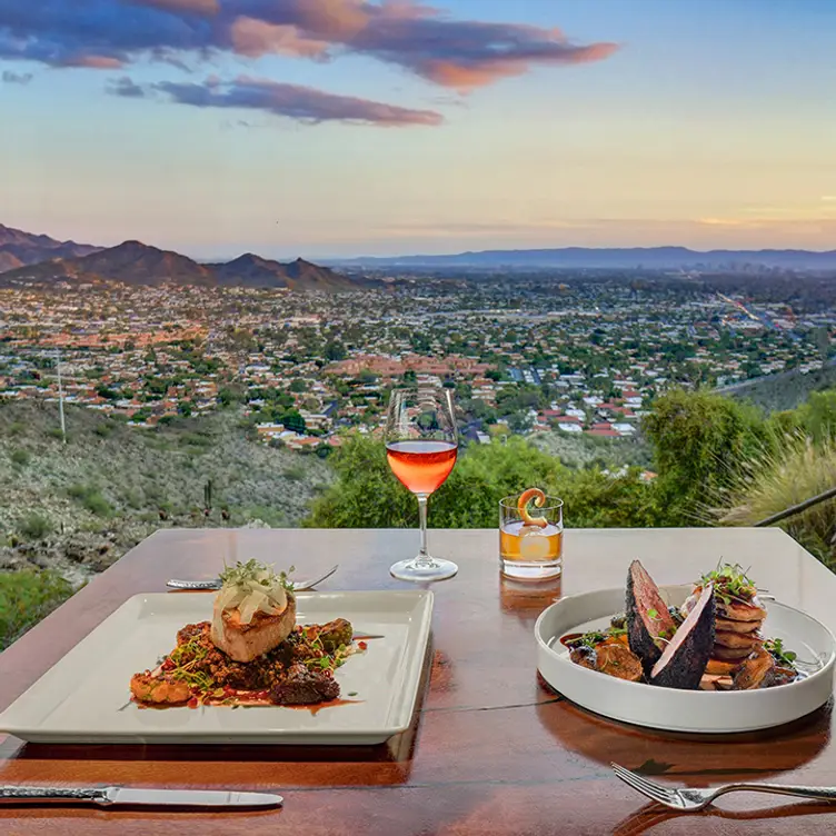 Different Pointe of View Dining Room Window - Different Pointe of View，AZPhoenix