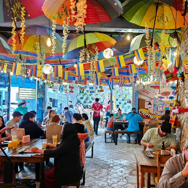 Parceros Cafe interior colorido de colombia - Parceros，YUCMerida