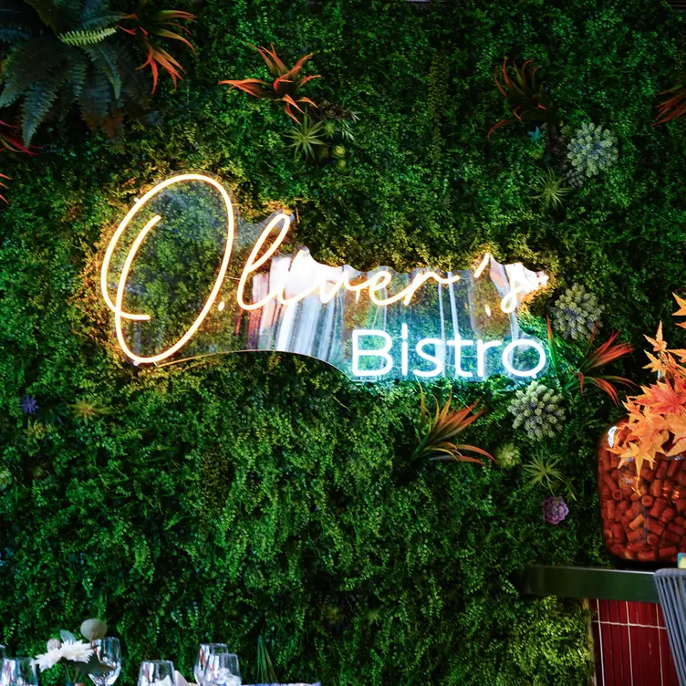 The Patio! - Oliver's Bistro，FLMiami Beach