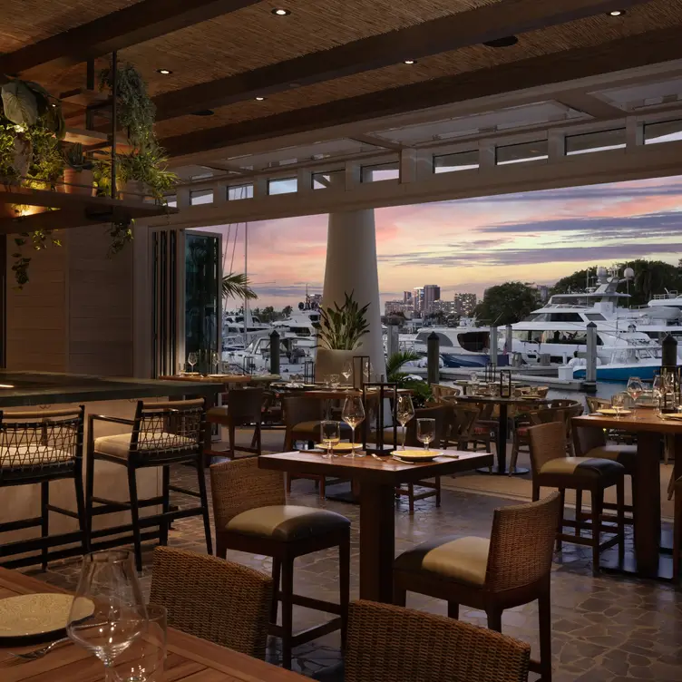 Sotogrande Open Dining Room &amp; Marina View - Sotogrande，FLFort Lauderdale