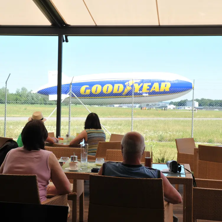 Zeppelin Hangar Restaurant Terrasse - Zeppelin Hangar Restaurant，BWFriedrichshafen